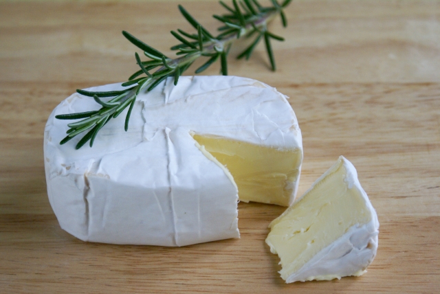 ブリーチーズの食べ方とレシピはカマンベールと違うの 余った時の保存方法は 役に立ついいね 情報サイト